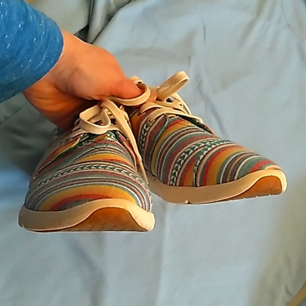 😃🌹🌻💙🧡Women's Toms striped shoes size 7.5. Very good condition!😃🌹🌻💙🧡 - Picture 6 of 8